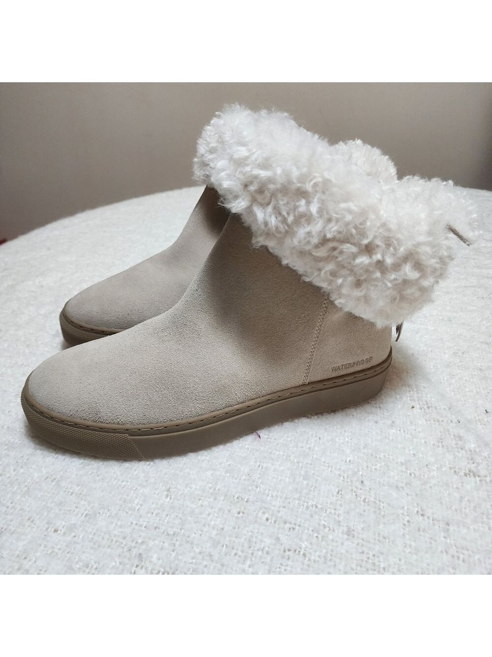 Cougar Devon ankle high suede leather pull on booties with back lace details .